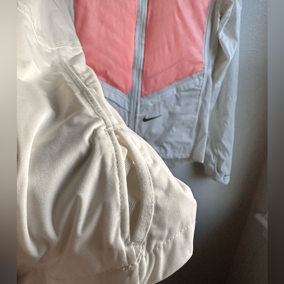 Nike running jacket with removable down pads XS includes whistle - Picture 4 of 10